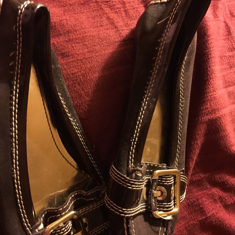 Girls sued leather shoes